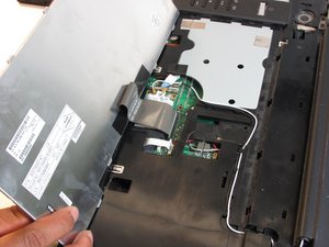 Langkah 4 — Lepaskan Motherboard dan Ganti dengan Spare Part Baru