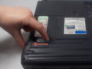 Langkah 2 — Mengeluarkan Baterai