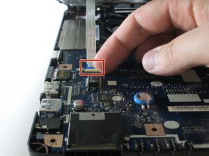 Langkah 8 — Lepaskan Panel Atas dan Siapkan Penggantian Keyboard
