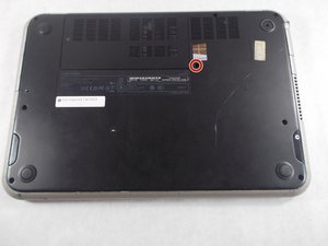 Langkah 1 — Membuka Bagian Bawah Laptop