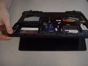 Langkah 10 — Melepas Keyboard