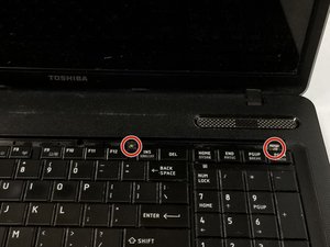 Langkah 3 — Melepas Kabel Keyboard dan Mengganti Keyboard