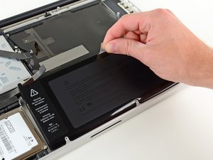 Langkah 3 — Mengangkat Baterai dari Casing