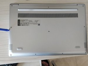 Langkah 1 — Matikan Laptop dan Buka Casing Bawah