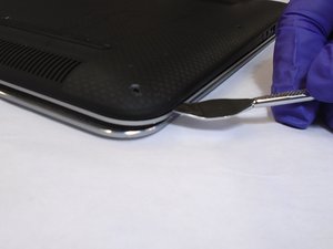 Langkah 1 — Membuka Tutup Belakang Laptop