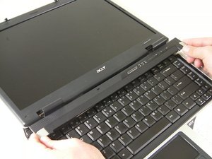 Langkah 1 — Buka Panel Layar Laptop