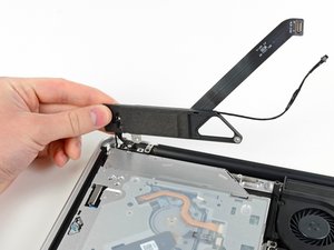 Langkah 4 — Melepaskan Sekrup Optical Drive