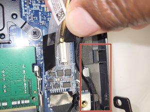 Langkah 3 — Lepaskan Kabel Display