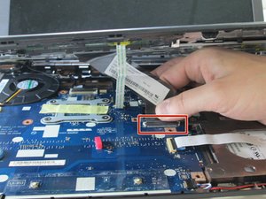 Langkah 7 — Lepaskan Kabel Ribbon Kecil