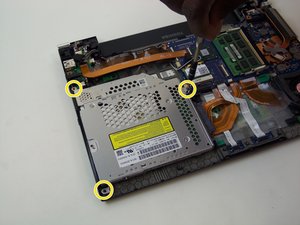 Langkah 3 — Mengeluarkan Optical Drive