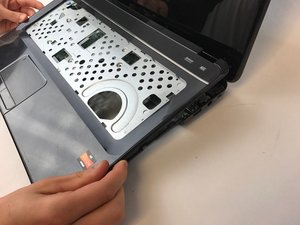 Langkah 4 — Membuka Panel Laptop