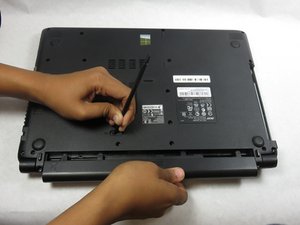 Langkah 4 — Lepaskan Kabel dan Akses Kipas