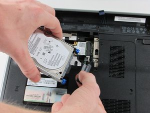 Langkah 5 — Pasang Hard Drive Baru dan Periksa Konektor