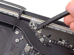 Langkah 4 — Lepaskan Konektor Keyboard Backlight
