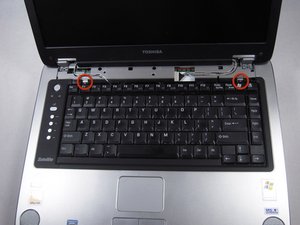 Langkah 3 — Mengganti Kabel Keyboard
