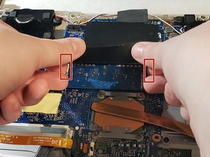 Langkah 2 — Membuka Tutup Belakang Laptop
