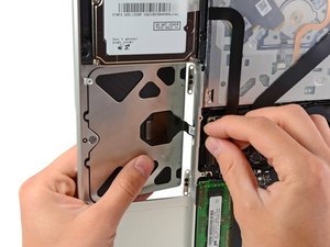 Langkah 4 — Mengeluarkan Trackpad dari Casing Atas