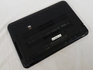 Langkah 2 — Buka Sisi Bawah Laptop