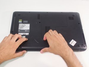 Langkah 4 — Buka Panel Hard Drive