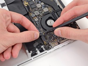 Langkah 7 — Lepaskan Kabel Mikrofon