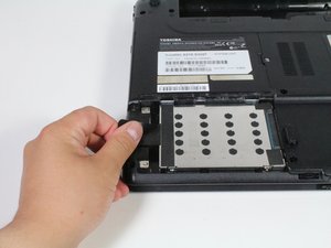 Langkah 4 — Mengeluarkan Hard Drive