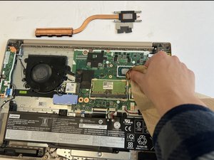 Langkah 5 — Menghilangkan thermal paste lama