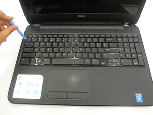 Langkah 2 — Lepaskan Keyboard