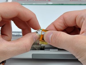 Langkah 9 — Mengangkat Inverter dan Kabel Layar