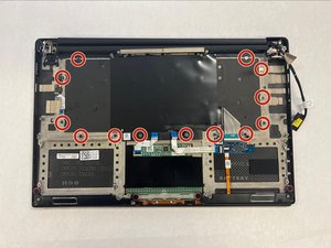 Langkah 6 — Lepaskan Sekrup dan Angkat Keyboard