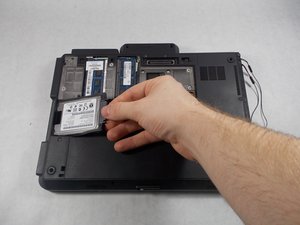 Langkah 3 — Mengganti Hard Drive