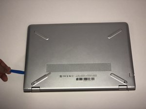 Langkah 2 — Membuka Panel Belakang Laptop