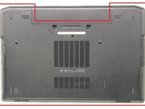 Langkah 2 — Buka Tutup Bagian Bawah Laptop
