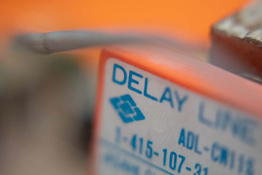 Contoh label kode pada komponen elektronik