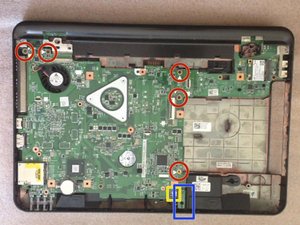 Langkah 5 — Buka Motherboard