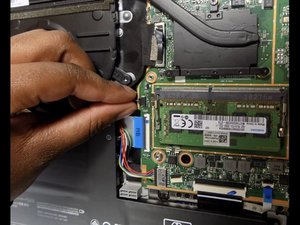 Langkah 2 — Menghilangkan Tape Elektrik di Kipas