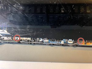 Langkah 7 — Melepaskan Screws dan Pull Tabs