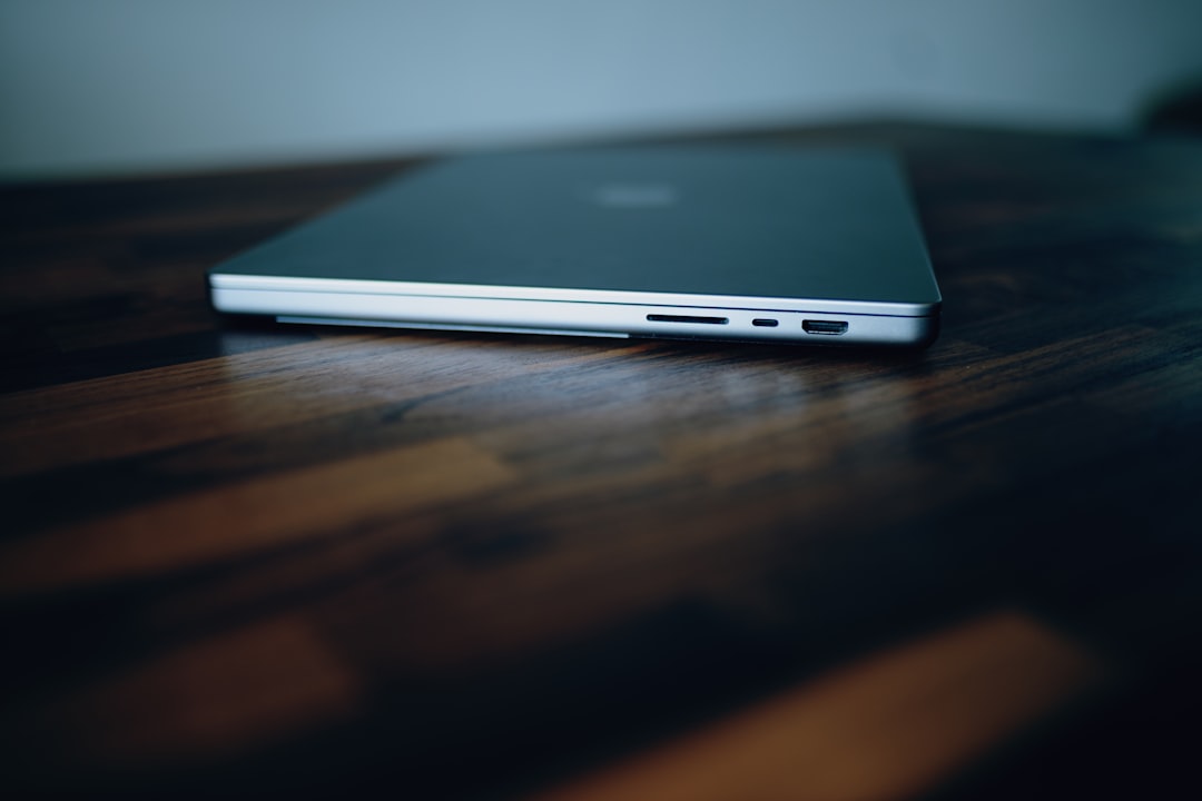 Ganti Kaca Depan MacBook Pro 17" Unibody