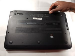 Langkah 4 — Akses Keyboard dan Lepaskan Kabel