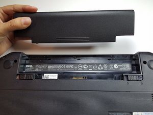 Langkah 3 — Mengakses Hinge dan Mengencangkan Screws