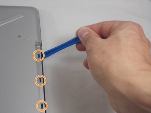 Langkah 3 — Buka Tutup Belakang Laptop