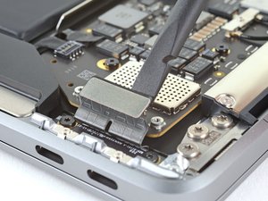 Langkah 6 — Lepaskan Kabel USB-C