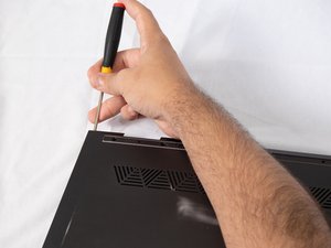 Langkah 3 — Lepaskan Casing Belakang
