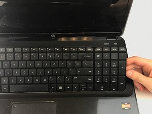Langkah 2 — Mengangkat Keyboard