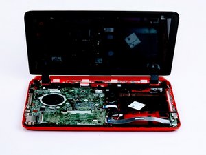 Langkah 6 — Lepaskan Keyboard dan Siapkan Motherboard Lama