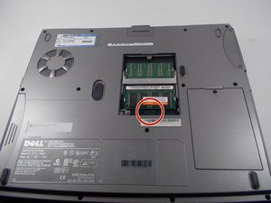 Langkah 3 — Mengaktifkan Switch untuk Mengeluarkan CD Drive
