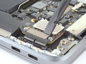 Langkah 6 — Lepaskan Kabel USB-C