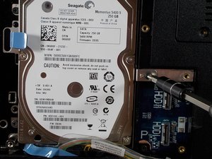 Langkah 4 — Lepaskan Frame Hard Drive