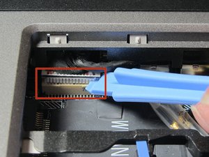 Langkah 6 — Lepaskan Sekrup Touchpad