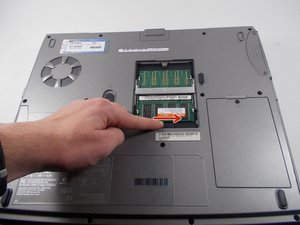 Langkah 3 — Mengaktifkan Switch untuk Mengeluarkan CD Drive