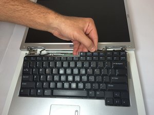 Langkah 3 — Lepaskan Keyboard untuk Akses Bagian Dalam